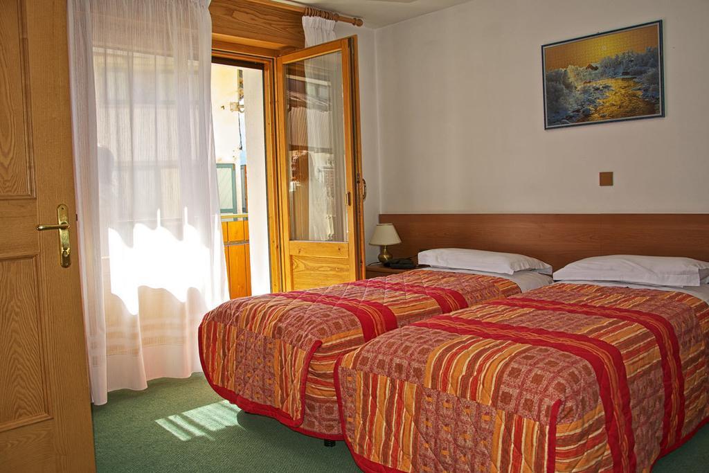 Albergo Ristorante Iris Auronzo di Cadore Luaran gambar